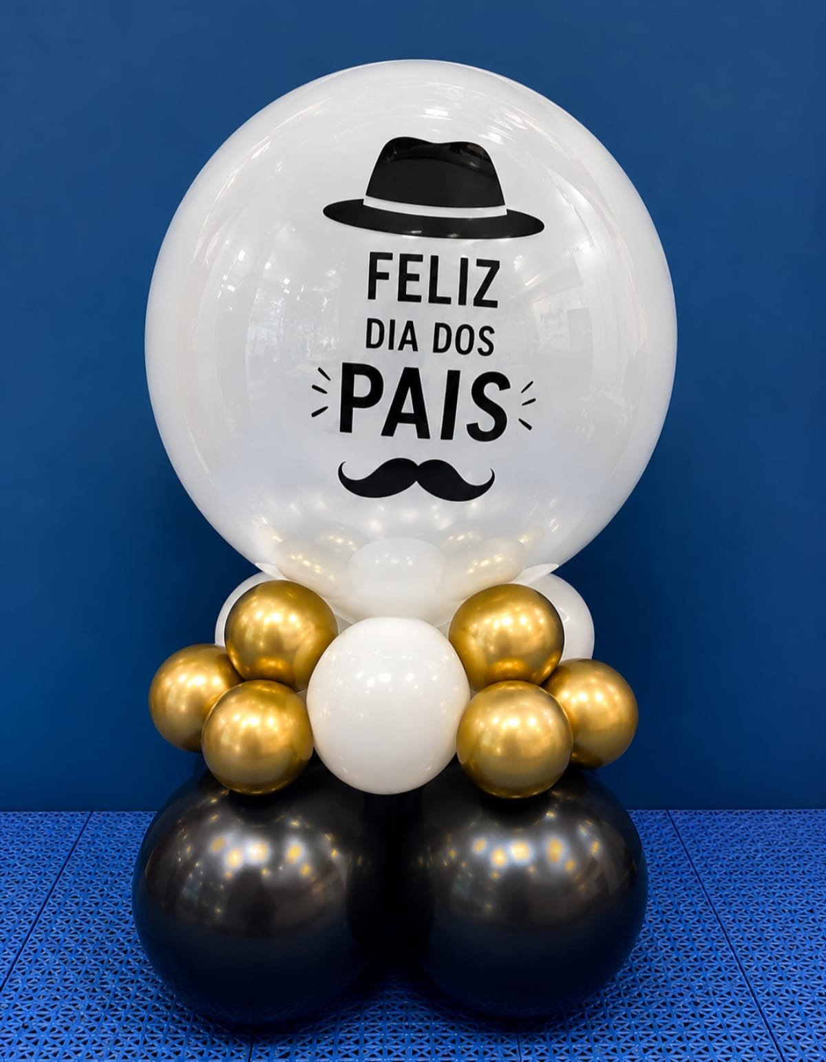 Arranjo Dia dos Pais em branco dourado e preto